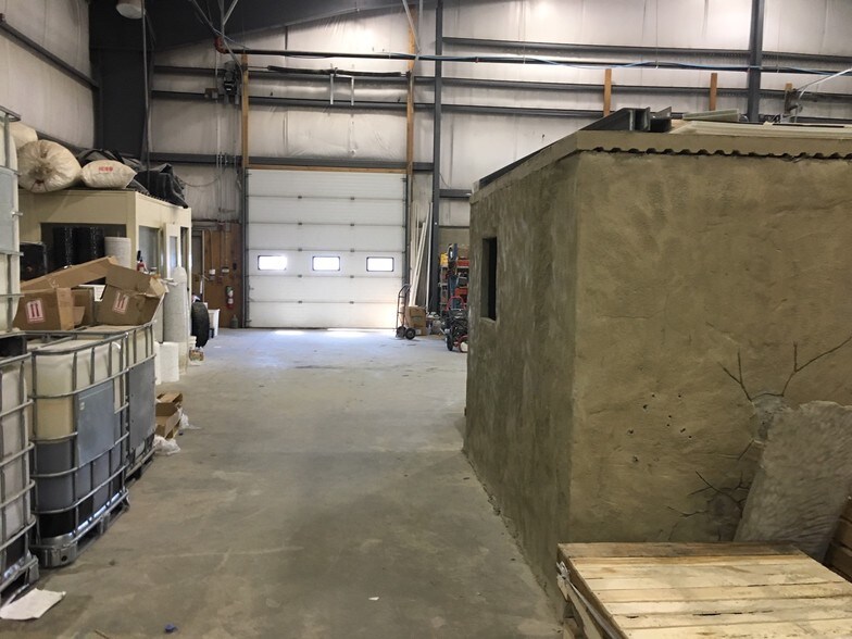 More Photos Of 4 Center St, Merrimack Service For Lease