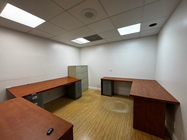 More Photos Of 6151 Pembroke Rd, Hollywood Freestanding For Lease