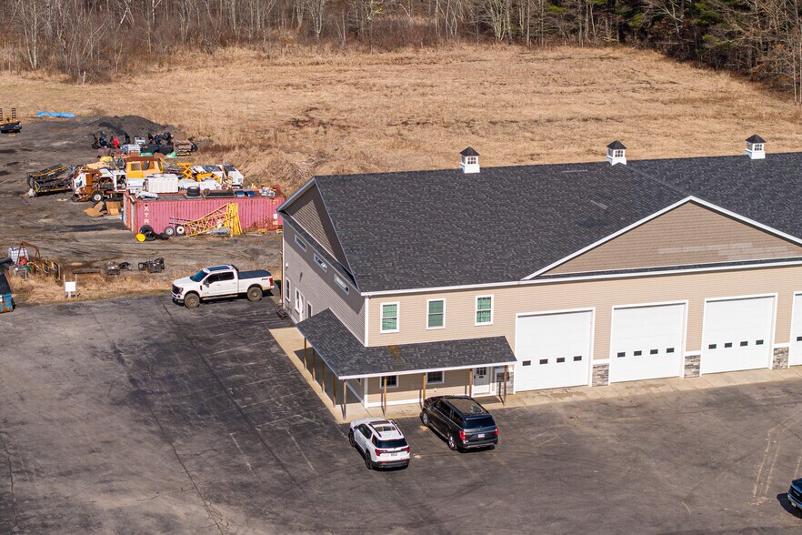 More Photos Of 381 Portland St, Berwick Service For Lease