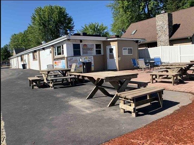 More Photos Of W5884 Cedar Ct, Shawano Bar For Sale