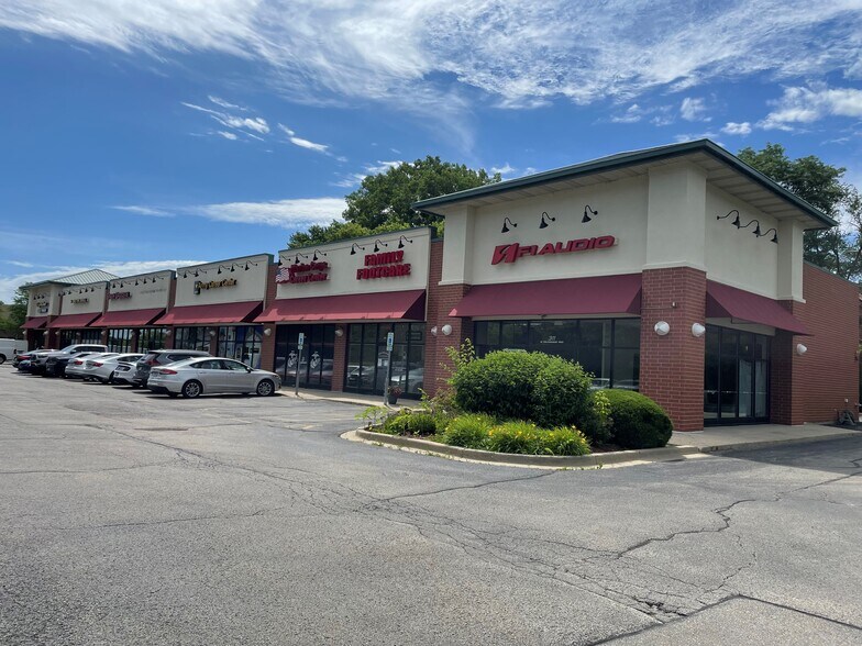 More Photos Of 317-351 E Dundee Rd, Palatine Storefront For Lease