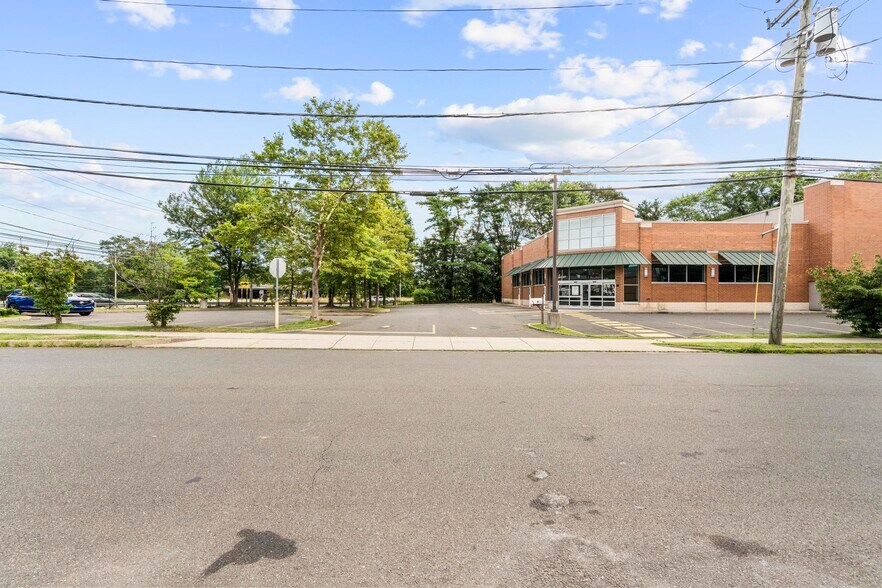 More Photos Of 1083 Boston Post Rd, Milford Drugstore For Lease
