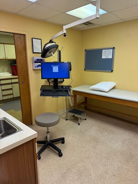 More Photos Of 1136-1138 Independence Ave, Marion Medical For Sale