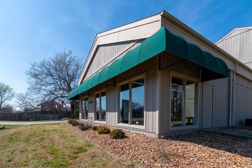 More Photos Of 2500 W 31st St, Lawrence Office For Sale