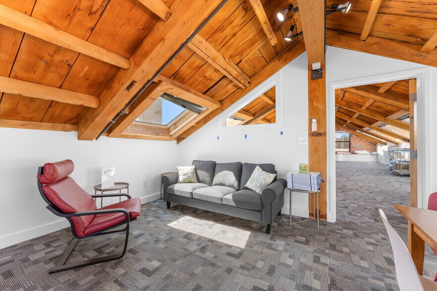 More Photos Of 40R Merrimac St, Newburyport Loft Creative Space For Lease