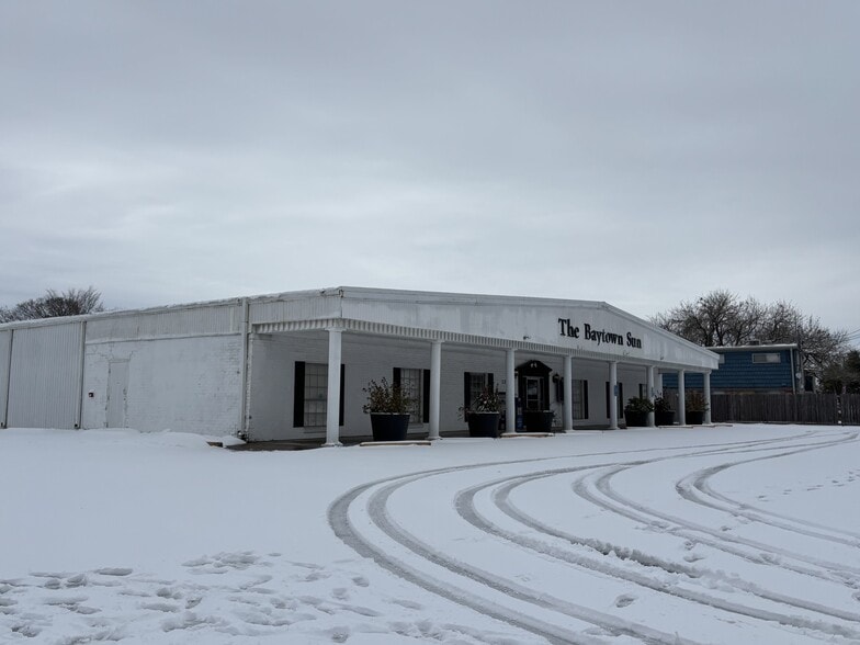 More Photos Of 1301 Memorial Dr, Baytown Warehouse For Sale