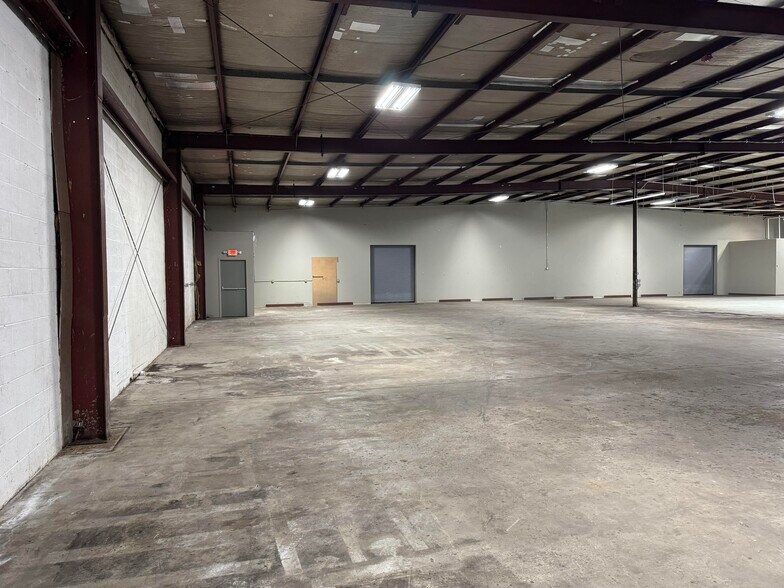 More Photos Of 205 Brick Kiln Rd, Winchester Warehouse For Lease