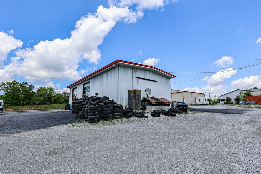 More Photos Of 430 US-62 E, Eddyville Auto Repair For Sale