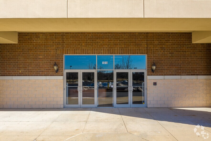 More Photos Of 1010-1038 Glenbrook Way, Hendersonville Unknown For Lease