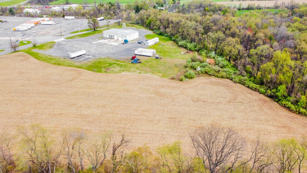 More Photos Of 4335 Paradise Dr, Watsontown Warehouse For Sale