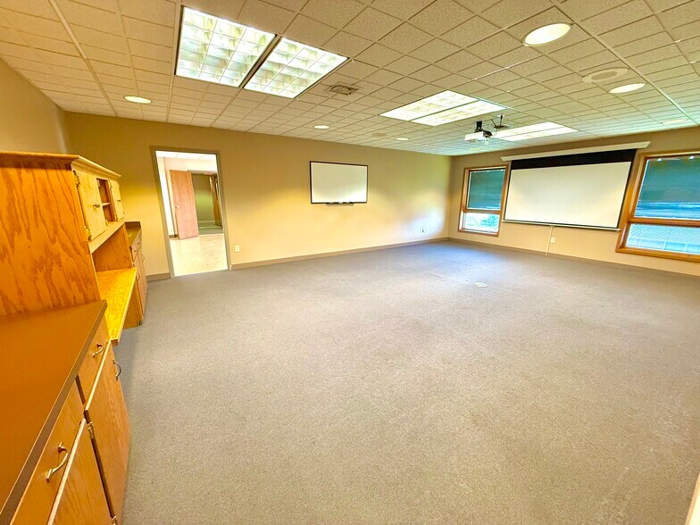 More Photos Of 321 S Blanchard St, Findlay Office For Sale