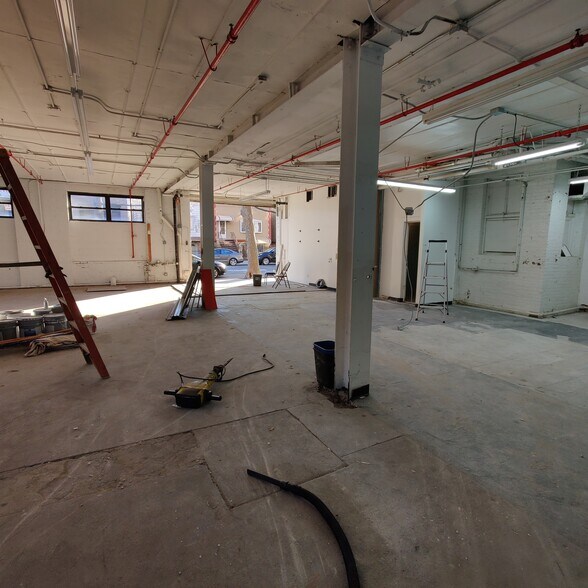 More Photos Of 3607 36th Ave, Long Island City Light Manufacturing For Lease