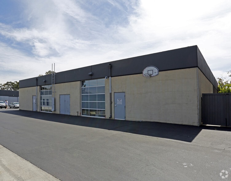 More Photos Of 3195 Airport Loop Dr, Costa Mesa Light Manufacturing For Lease