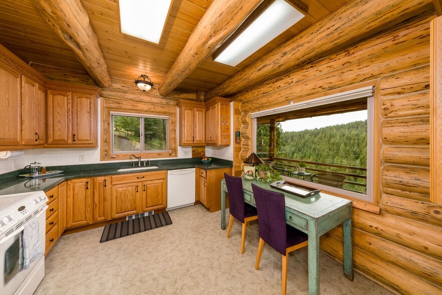 More Photos Of 82 Meadows Loop, Lyle Specialty For Sale