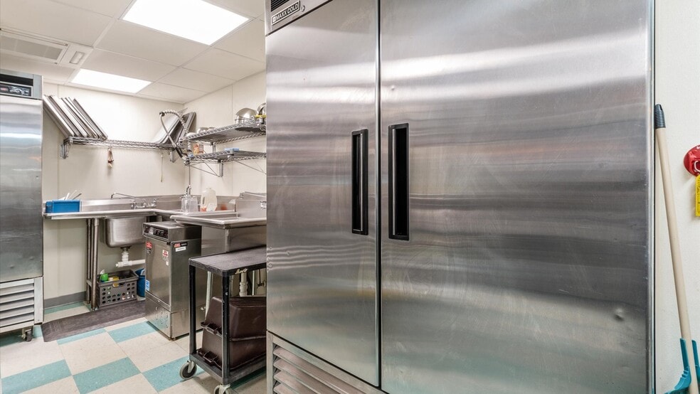 More Photos Of 120 W Main St, Somerset Flex For Sale