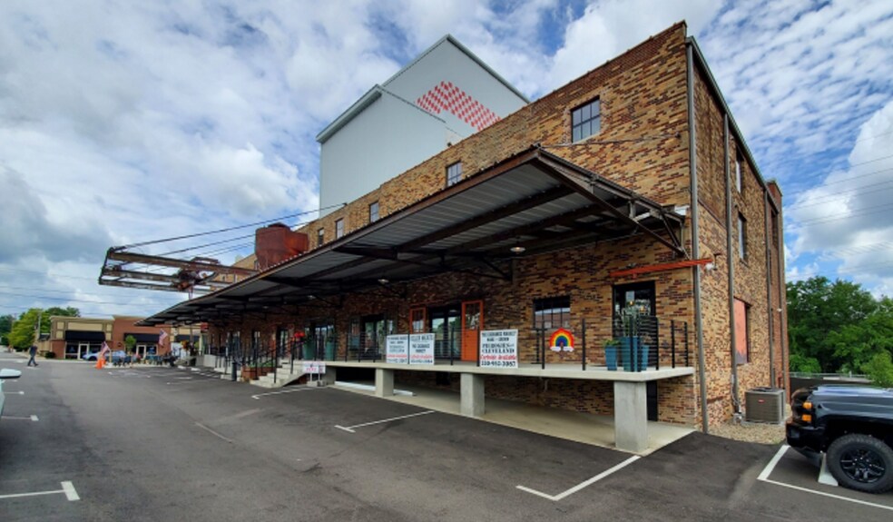 More Photos Of 320 S Court St, Medina Manufacturing For Lease