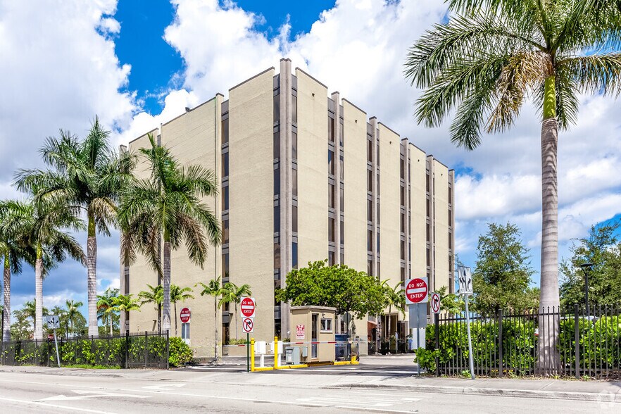 More Photos Of 1840 W 49th St, Hialeah Medical For Lease
