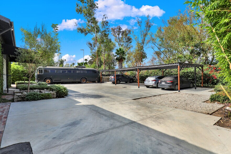 More Photos Of 435 S Boyle Ave, Los Angeles Office Residential For Sale