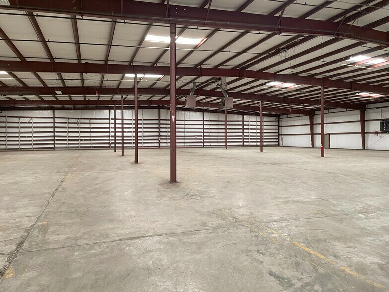 More Photos Of 8306 Hazelbrand Rd NE, Covington Warehouse For Lease