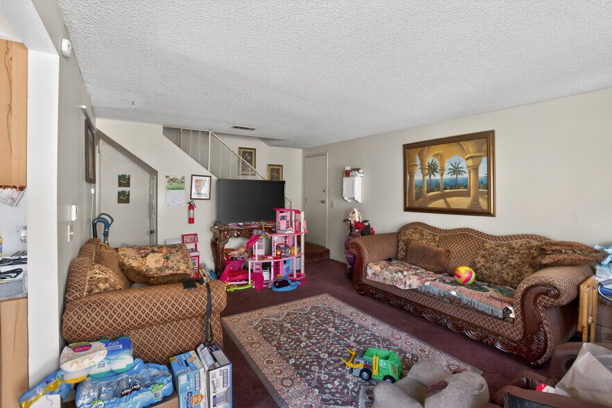 More Photos Of 1310 W Hull Pl, Oxnard Apartments For Sale