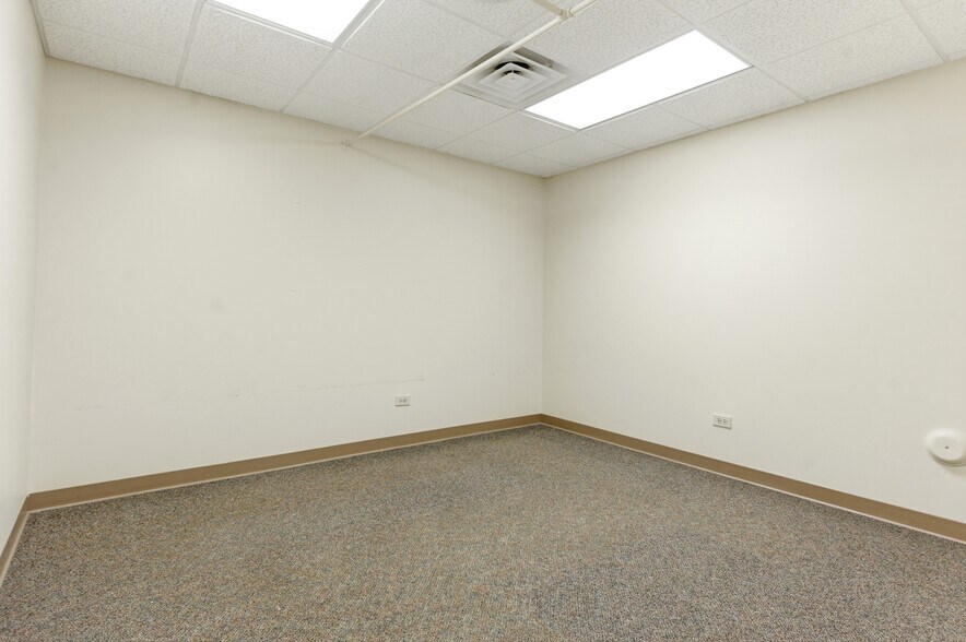 More Photos Of 1640 Willow Circle Dr, Crest Hill Medical For Sale