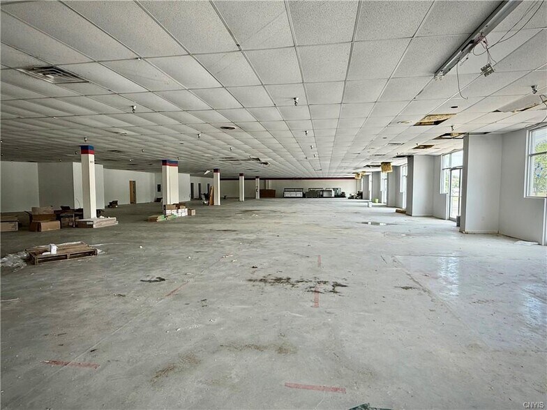 More Photos Of 3505 West Rd, Cortland Freestanding For Lease