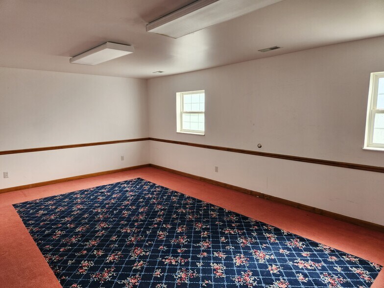 More Photos Of 5124 Warren Rd, Imperial Office For Sale