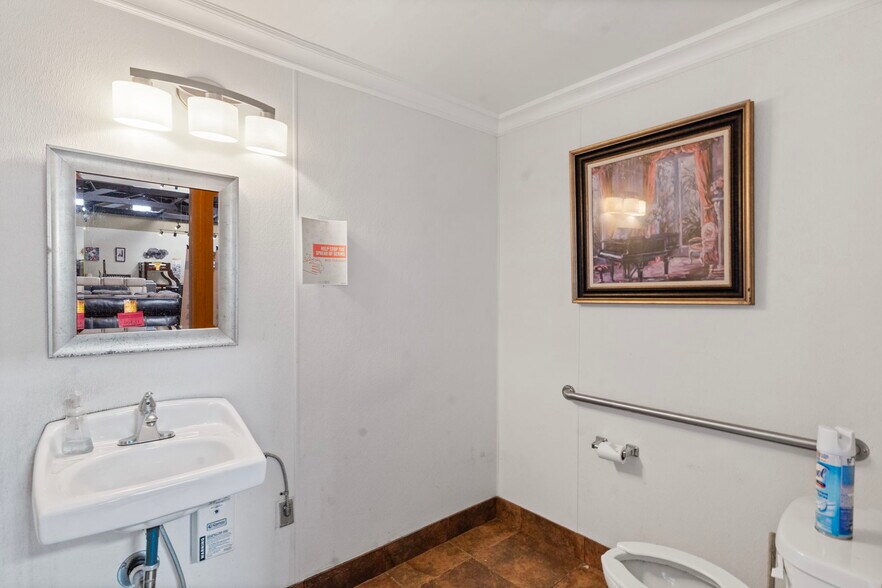 More Photos Of 305 Airport Blvd, South San Francisco Storefront For Sale