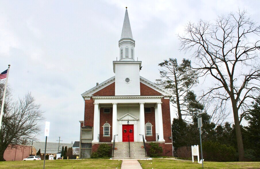 Primary Photo Of 24 Newington Rd, West Hartford Religious Facility For Sale