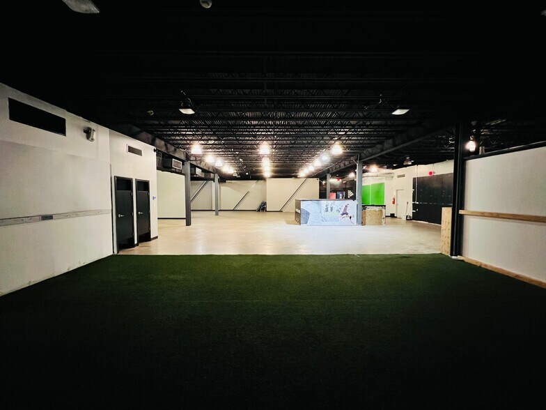 More Photos Of 183 S Broadway, Hicksville Office For Lease