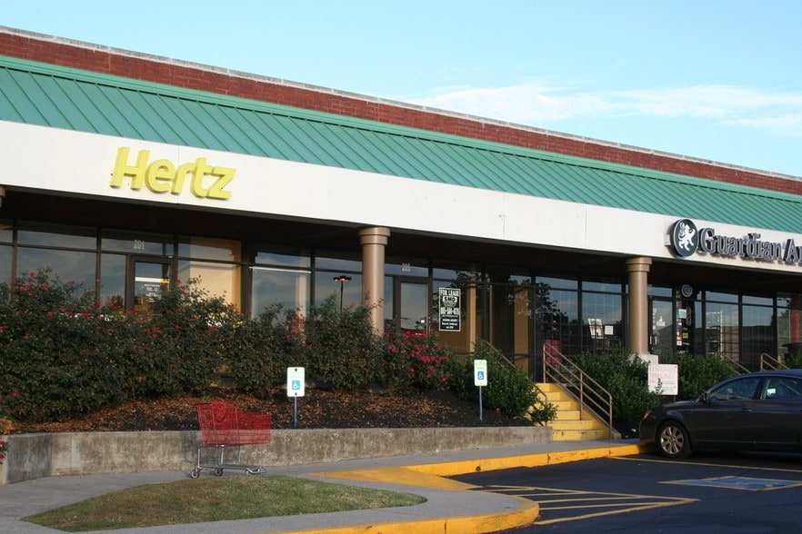 More Photos Of 109-297 N Seven Oaks Dr, Knoxville Freestanding For Lease