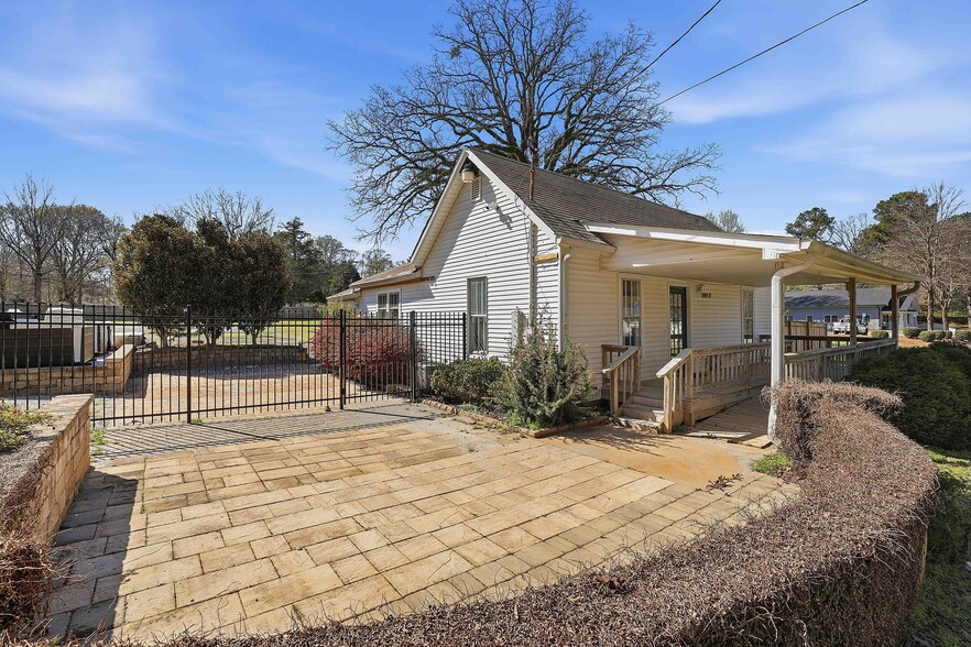 More Photos Of 2817 S Highway 29, Moreland Office For Lease