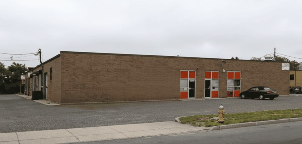Primary Photo Of 195-203 N Fehr Way, Bay Shore Warehouse For Lease