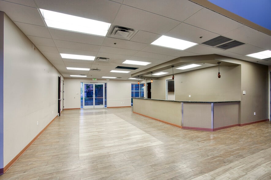 More Photos Of 16222 N 59th Ave, Glendale Unknown For Lease