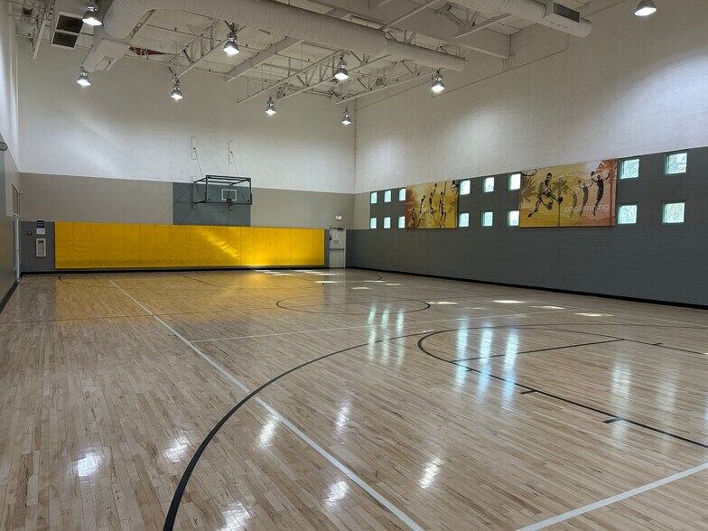 More Photos Of 11630 N Tatum Blvd, Phoenix Health Club For Lease