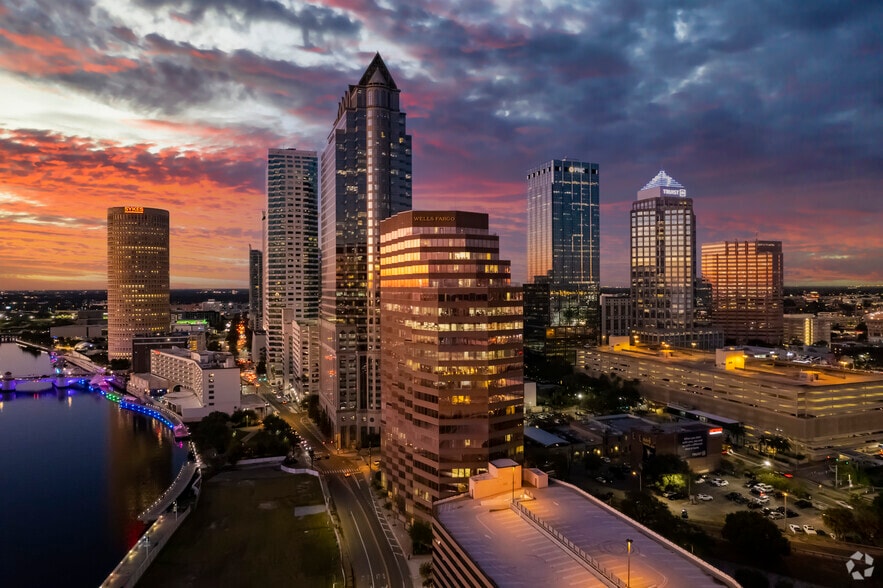 More Photos Of 401 E Jackson St, Tampa Office For Lease