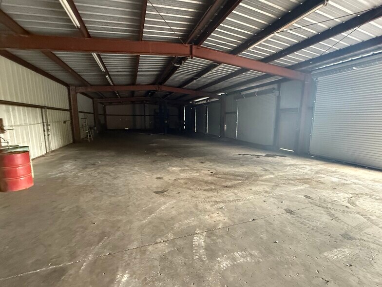 More Photos Of 4141 NW 6th St, Gainesville Warehouse For Lease