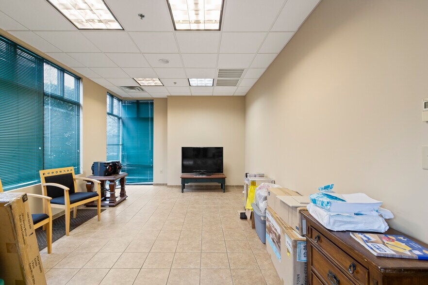 More Photos Of 1690 Roberts Blvd, Kennesaw Warehouse For Sale