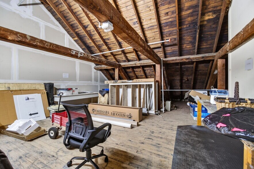 More Photos Of 420 Park St, Housatonic Flex For Sale