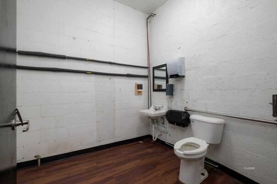 More Photos Of 314 2nd Ave, Gallipolis Storefront For Sale