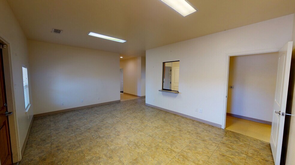 More Photos Of 2451-2461 Robinson Rd, Grand Prairie Medical For Sale