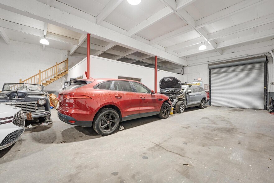 More Photos Of 2726 NW 35th St, Miami Industrial For Sale