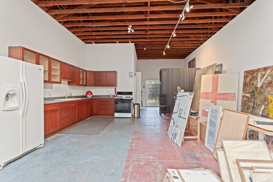 More Photos Of 1312 S Pacific Ave, San Pedro General Retail For Sale