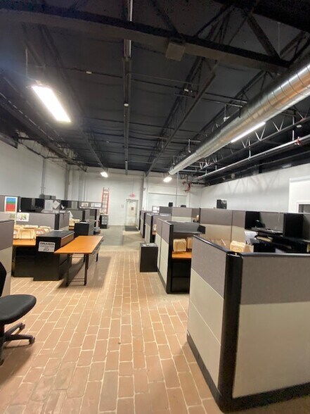 More Photos Of 9840 S 27th St, Oak Creek Industrial For Sale