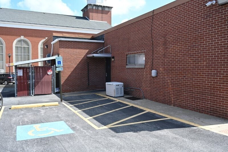 More Photos Of 517 S 4th St, Springfield General Retail For Sale