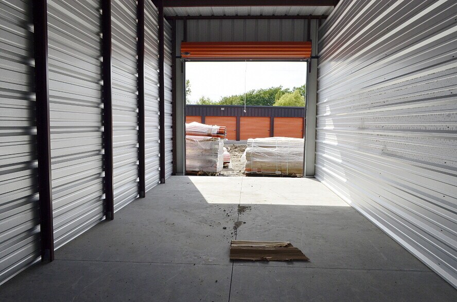 More Photos Of 801 N Highway 169, Trimble Self Storage For Sale