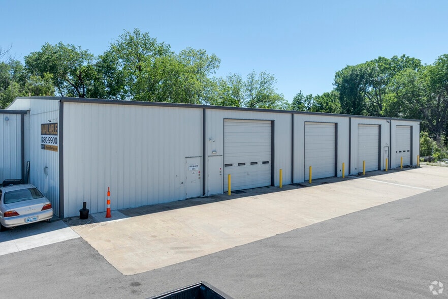 Primary Photo Of 126 N Garnett Rd, Tulsa Unknown For Lease