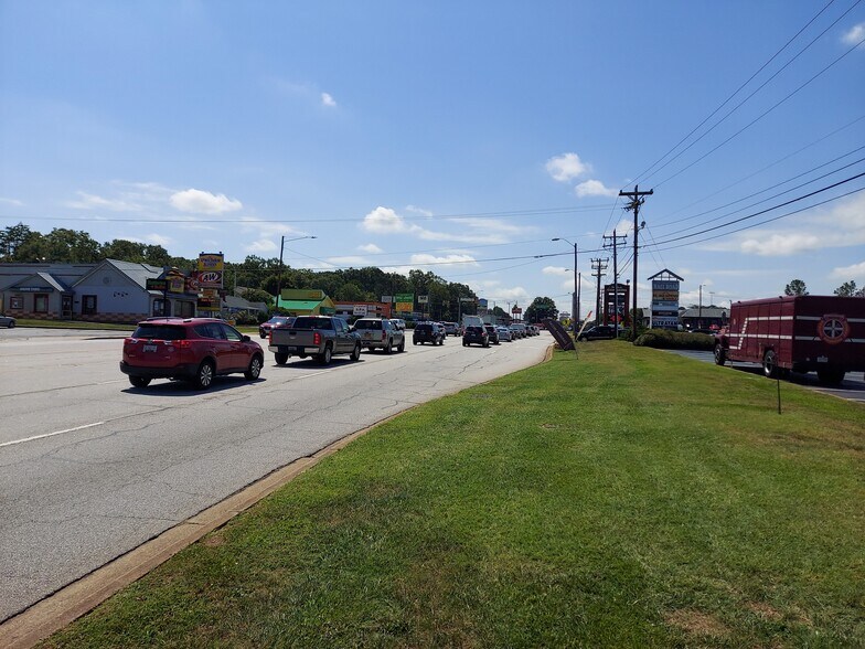 More Photos Of 3321 N Main St, Anderson Storefront Retail Office For Lease