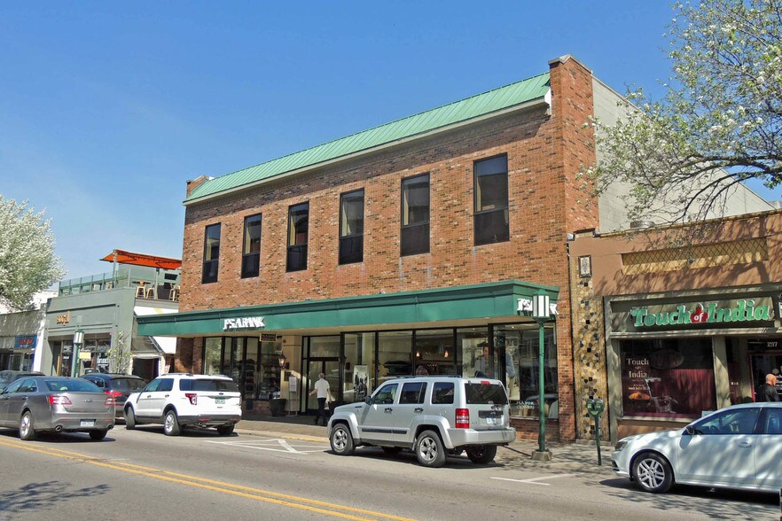 Primary Photo Of 261-275 E Maple Rd, Birmingham Storefront Retail Office For Lease