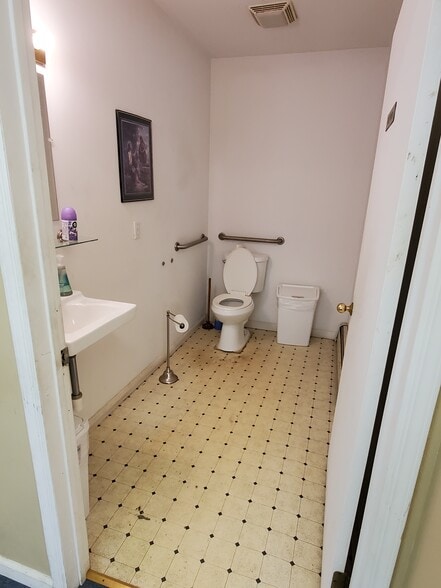 More Photos Of 165 N Ocean Ave, Patchogue Medical For Sale